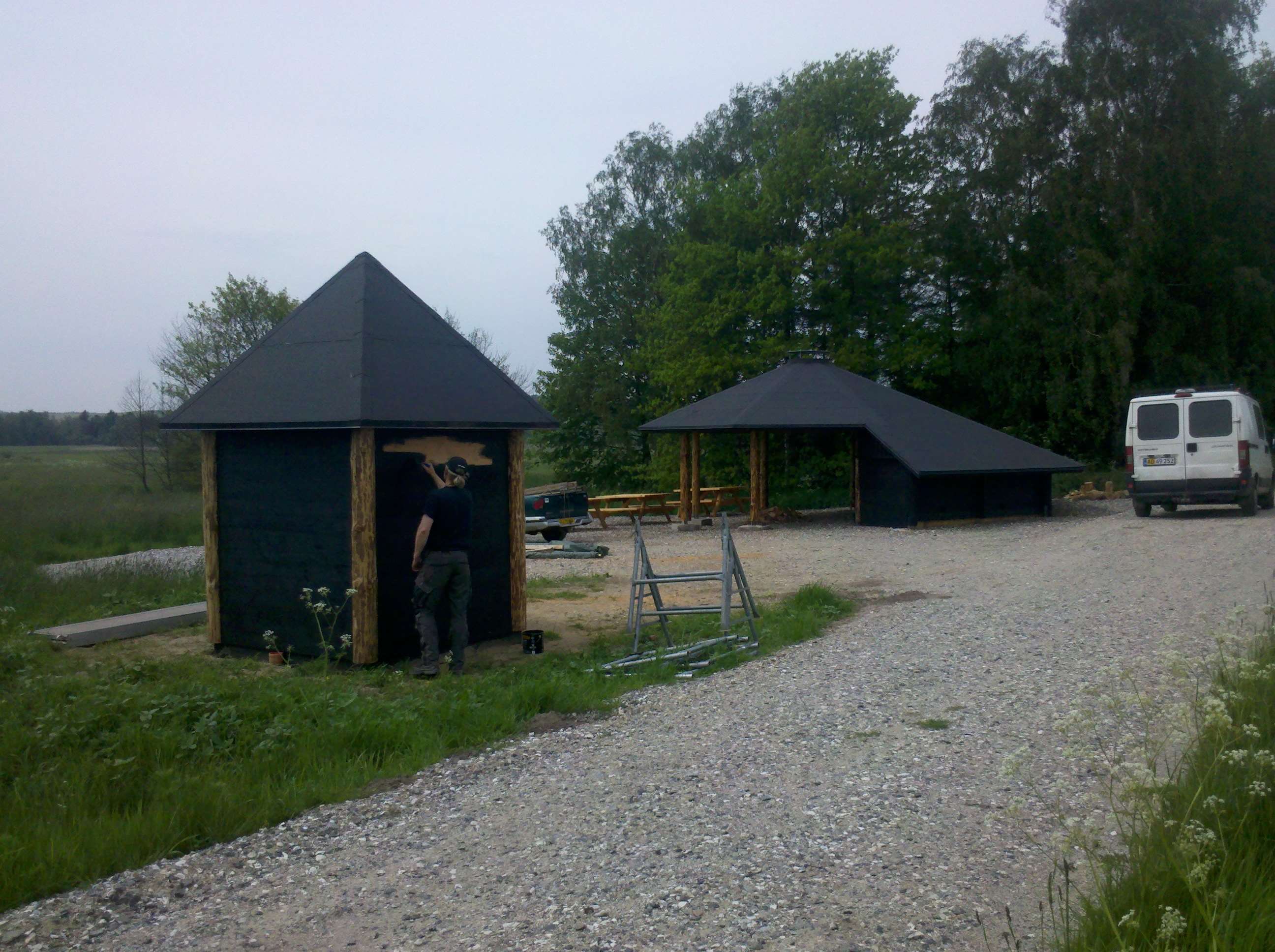 Vi kan hjælpe dig med at bygge et shelter i Mørke, Randers, Aarhus og på hele Djursland. Kontakt os.